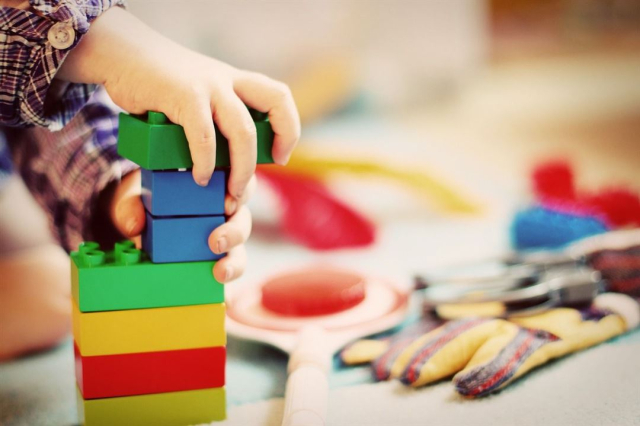 FAZO - "Papa-Zeit - für Väter und ihre Kinder unter 4 Jahren"